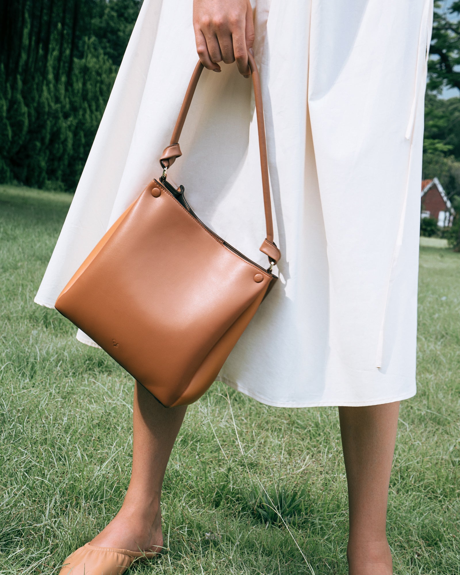 🌽 Mini Two-Tone Tote Corn Leather | Color: Caramel x Tan Refurbished - ONE (assuming it refers to the brand "ONE") refurbished available on Cerqular