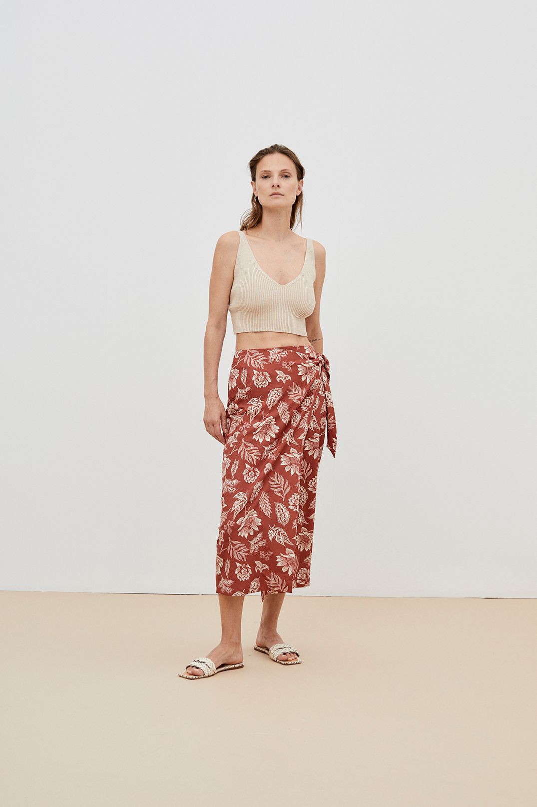 Women crop top - Beige | Size: XS Refurbished - N/A (Note: This brand may not be well-known globally refurbished available on Cerqular