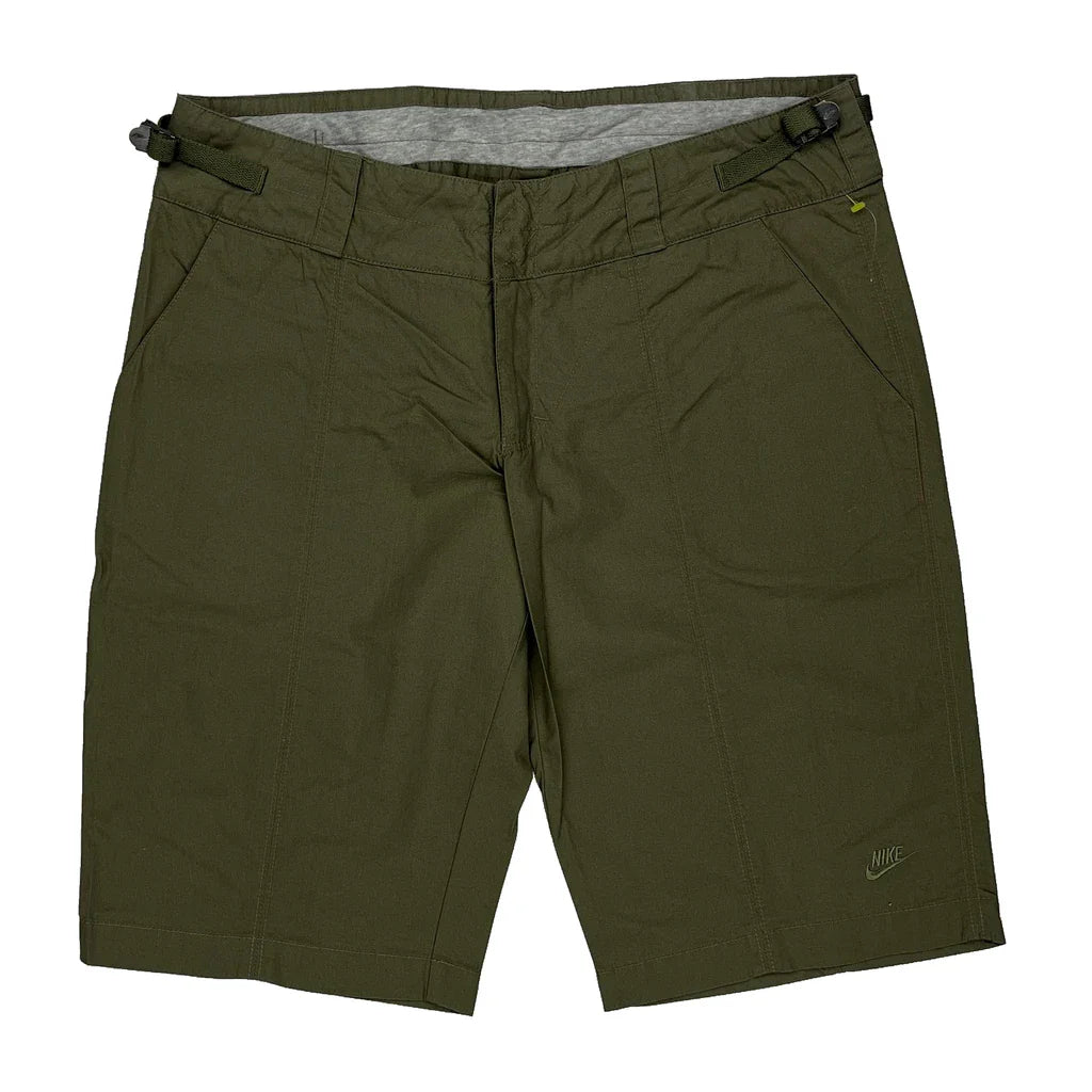 Age 11-12 Nike Shorts - Medium Green Cotton Refurbished - Thrifted (note: this is a term often used to describe second- refurbished available on Cerqular
