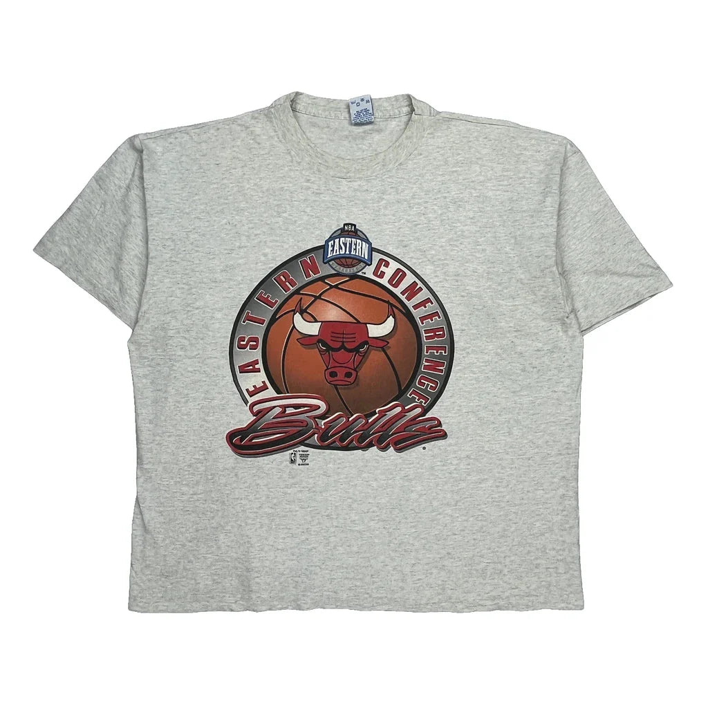 Chicago Bulls Salem Single Stitch T-Shirt - 2XL Grey Cotton Refurbished - Thrifted (note: this is a term often used to describe second- refurbished available on Cerqular