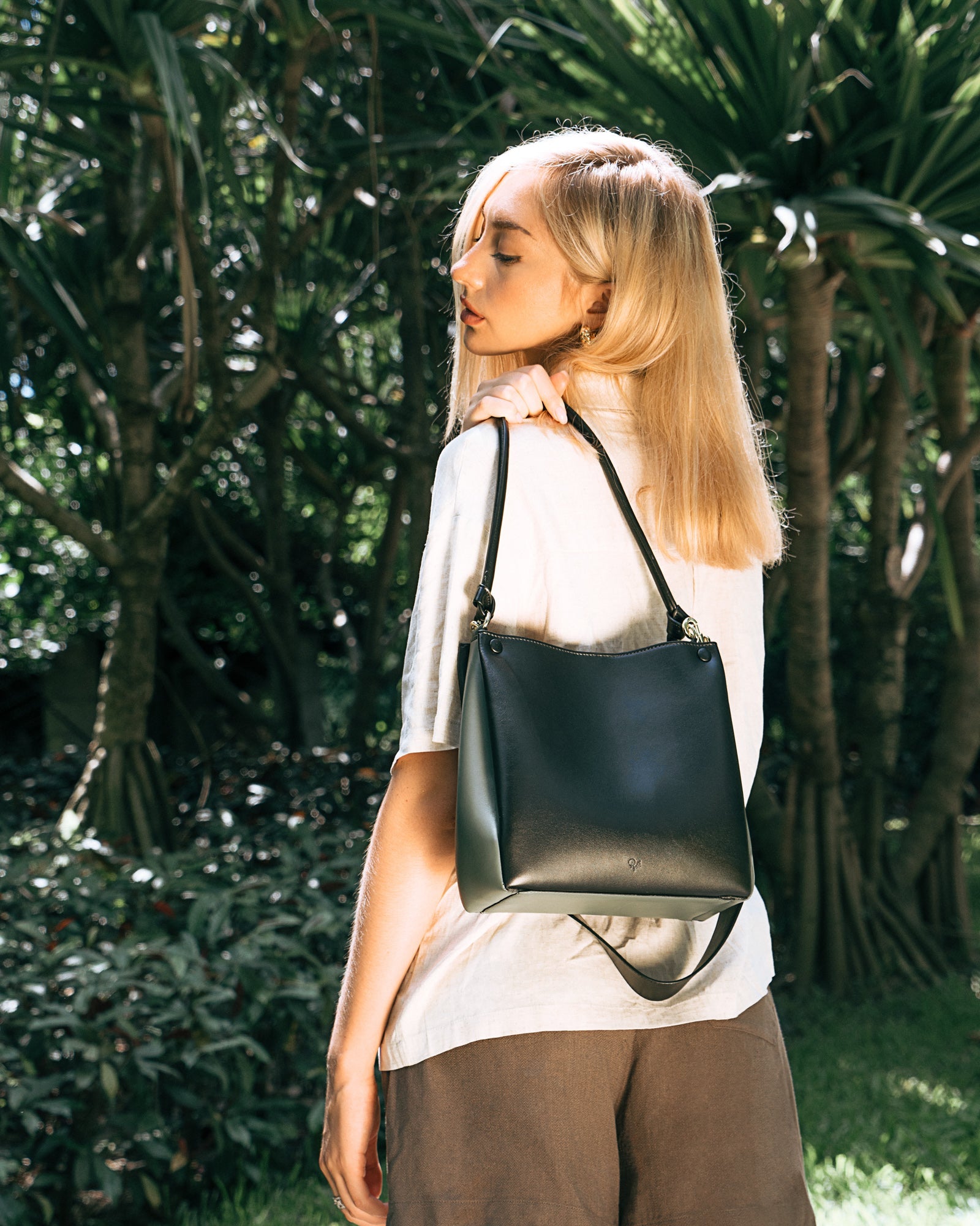 🌽 Mini Two-Tone Tote Corn Leather | Color: Black x Thyme Refurbished - ONE (assuming it refers to the brand "ONE") refurbished available on Cerqular