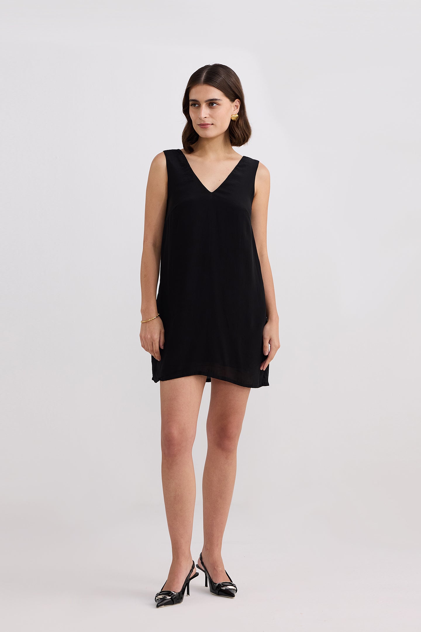 Buy Midnight Muse V-neck Short Dress in Black | Color: Black | Size: XL Refurbished - $156.00 Midnight Muse V-neck Short Dress in Black | Color: Black | Size: XL Refurbished - Resistor (Note: This is a generic term for an electronic component, refurbished available on Cerqular