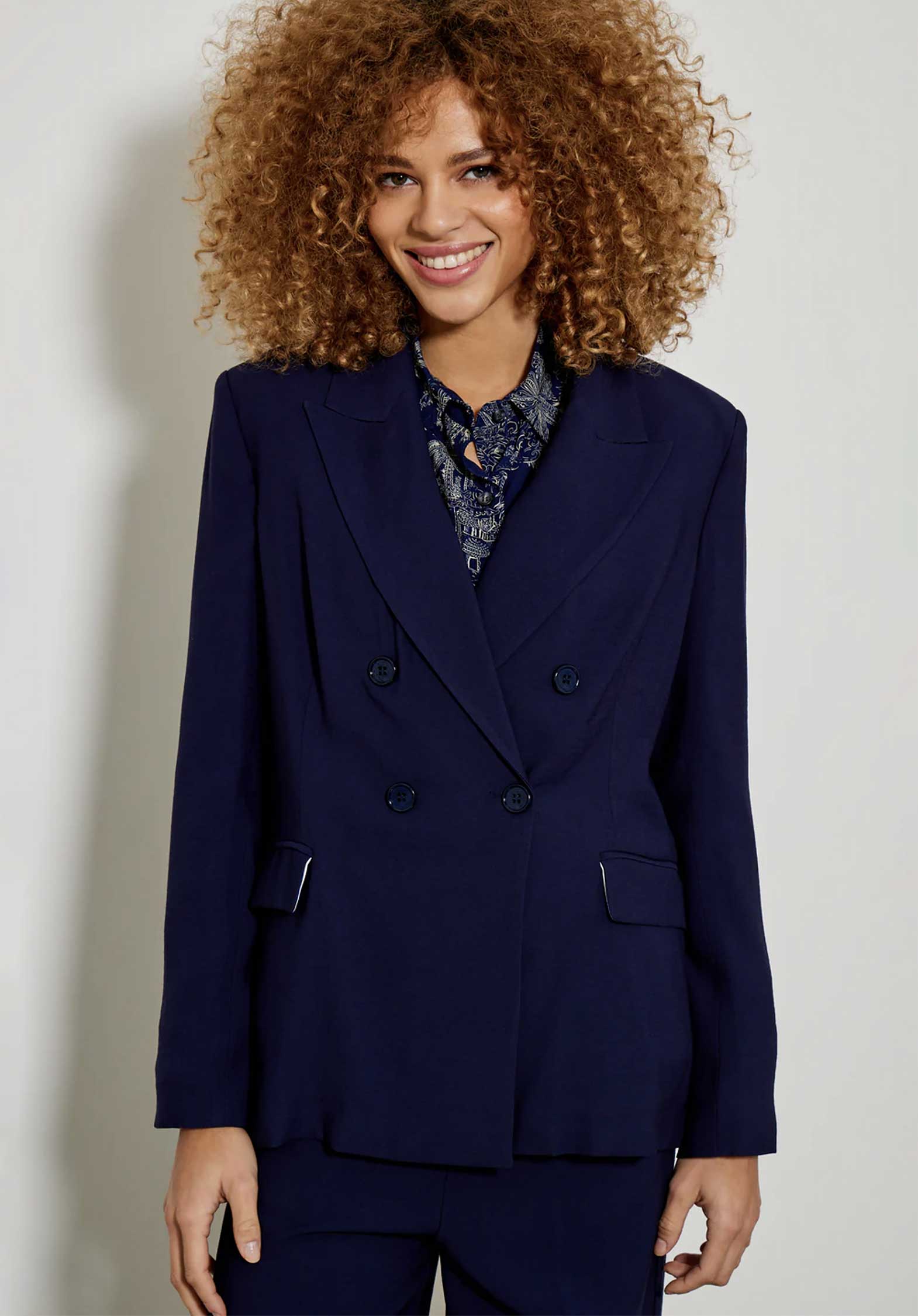 Jacket 42277versus Navy | Color: NAVY | Size: FR-36 Refurbished - N/A (I could not find a well-known brand with this name refurbished available on Cerqular