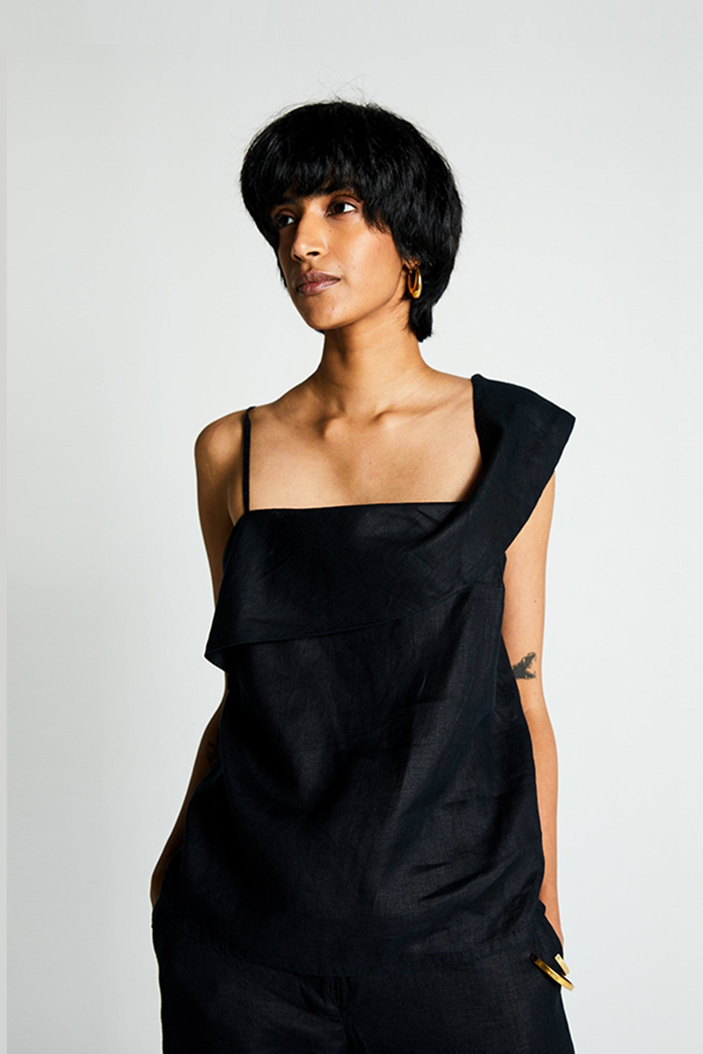 The Wandering Wave Top in Black | Color: Black | Size: M Refurbished - Resistor (Note: This is a generic term for an electronic component, refurbished available on Cerqular