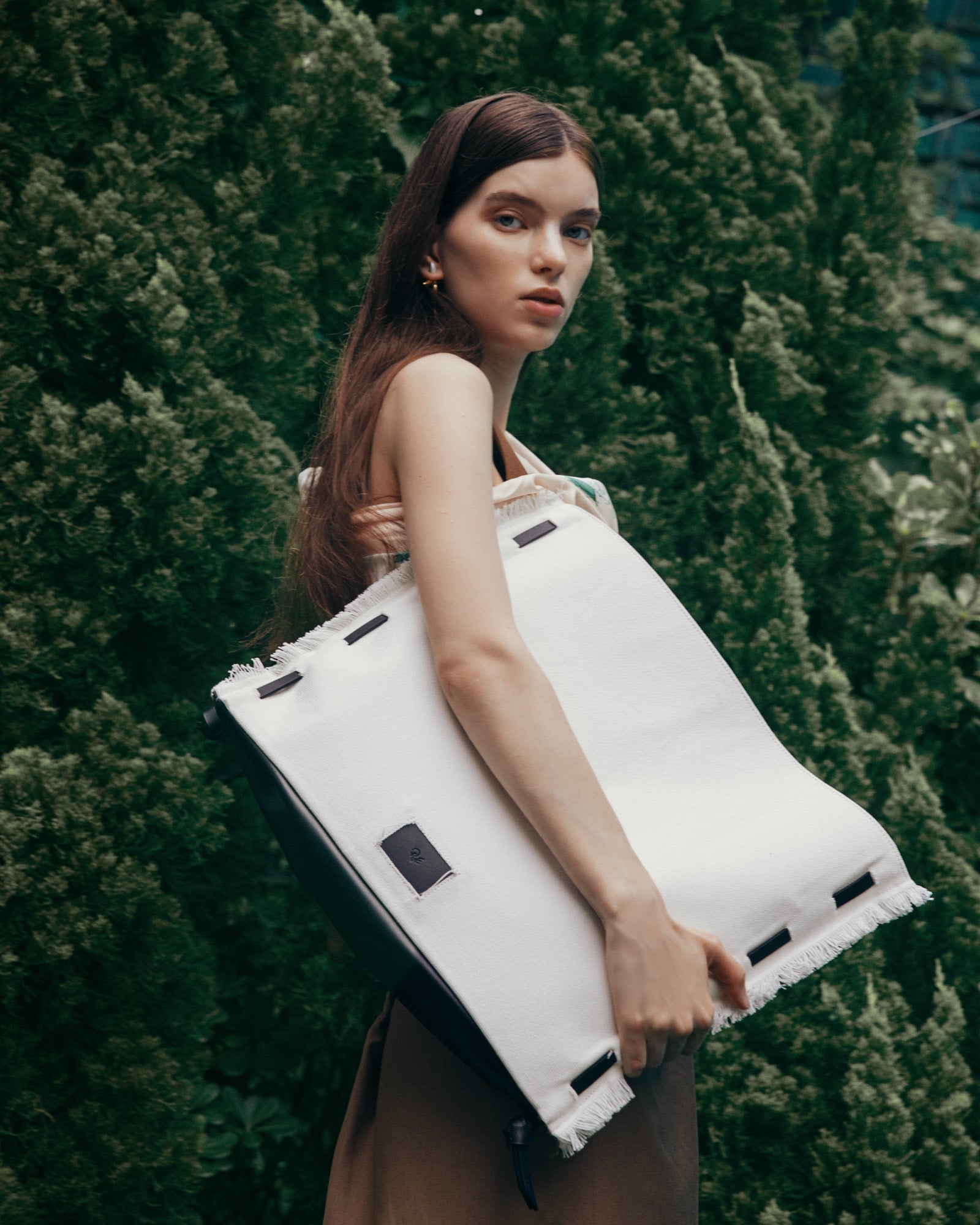 Reef Tote – THYME | Color: Black Refurbished - ONE (assuming it refers to the brand "ONE") refurbished available on Cerqular