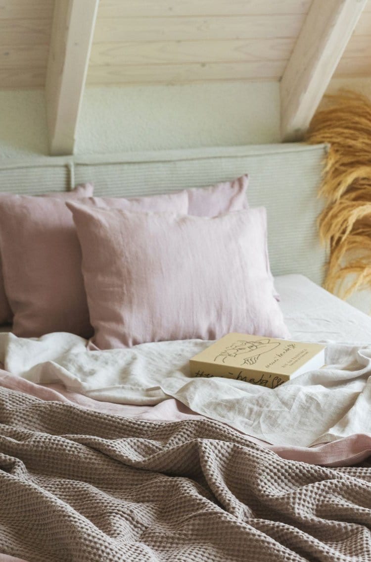 Linen pillowcase in Dusty Rose | Size: Square Refurbished - Amour Linen refurbished available on Cerqular