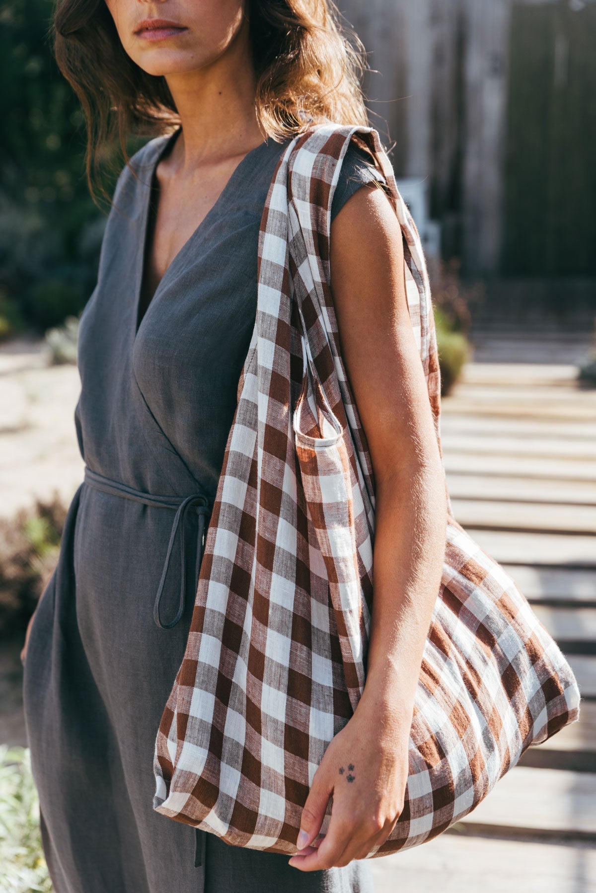 Buy Linen tote bag | Color: Mocha Gingham Refurbished - $27.00 Linen tote bag | Color: Mocha Gingham Refurbished - Amour Linen refurbished available on Cerqular