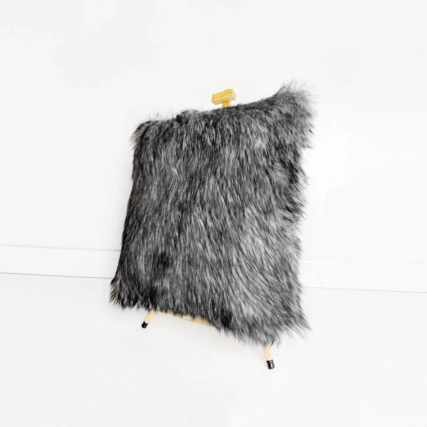 Pillow Cover THE WILDEST DREAM Gray | Rozmiar: 26x26" (65x65cm) Refurbished - N/A (Note: I could not find a well-known brand with refurbished available on Cerqular