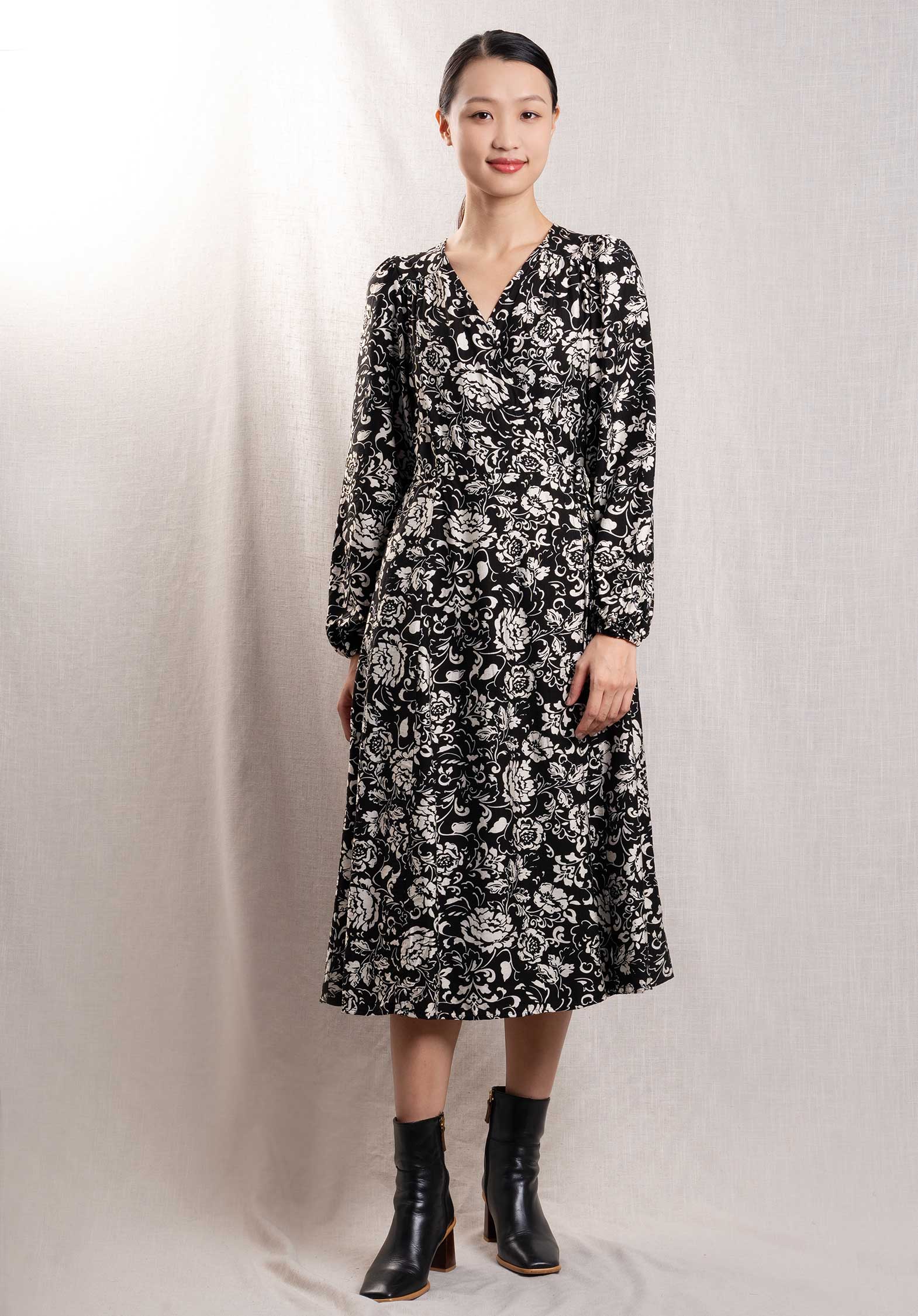 Dress Robe Nacre Black | Color: BLACK | Size: L Refurbished - N/A (I could not find a well-known brand with this name refurbished available on Cerqular