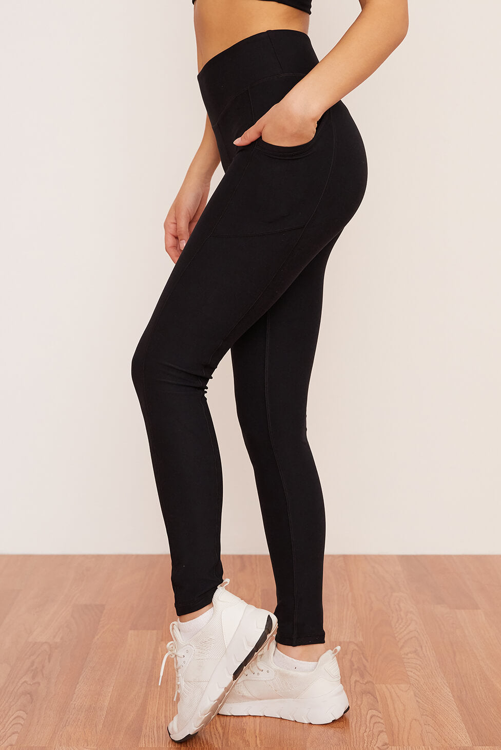 Onyx Pocket Legging | Size: XS | Color: Onyx | Style: High-Waisted Refurbished - N/A (Note: There is a clothing brand called "Wolven refurbished available on Cerqular