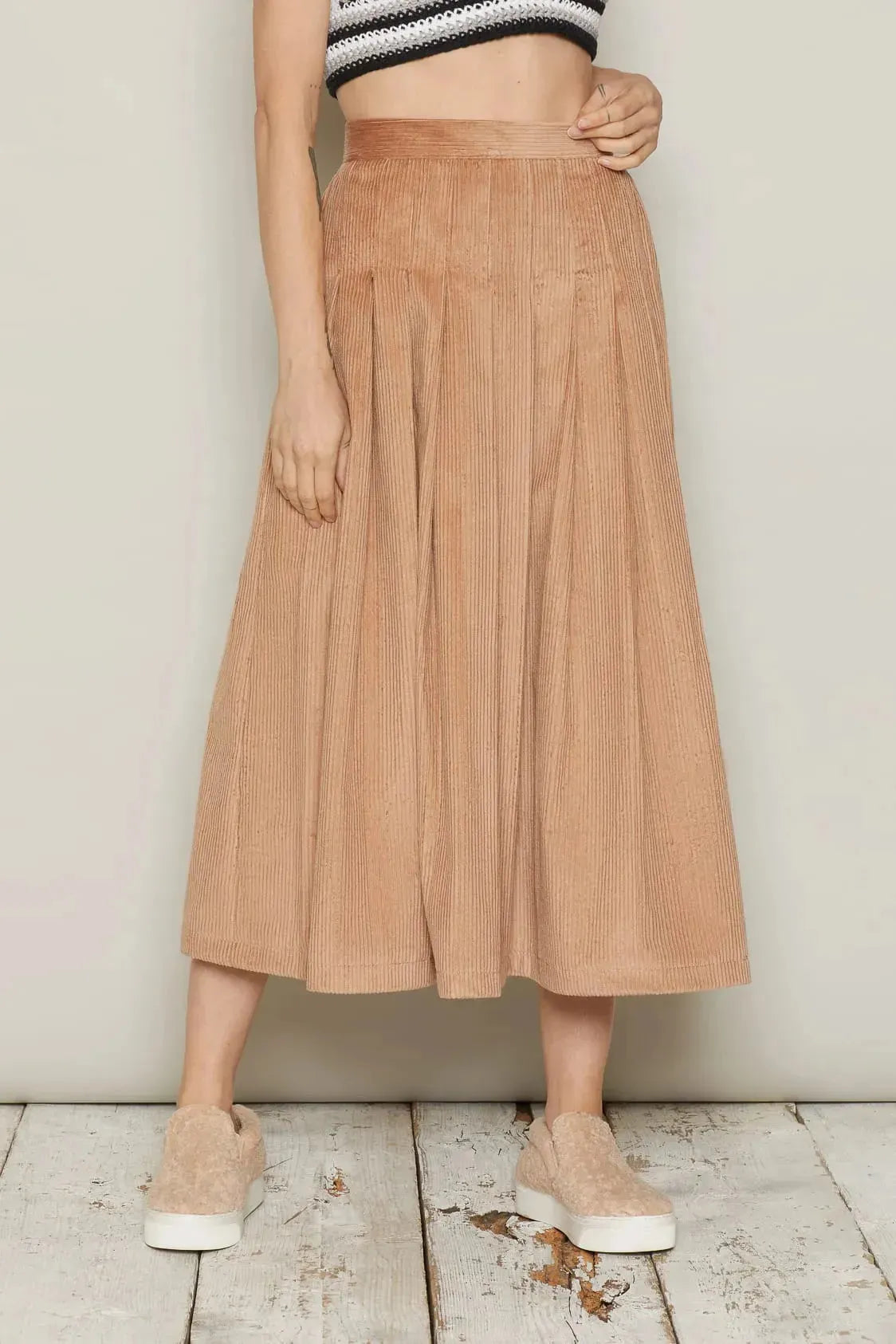 Buy Dagfari Skirt (Beige) | size: 6XL Refurbished - $216.00 Dagfari Skirt (Beige) | size: 6XL Refurbished - N/A refurbished available on Cerqular