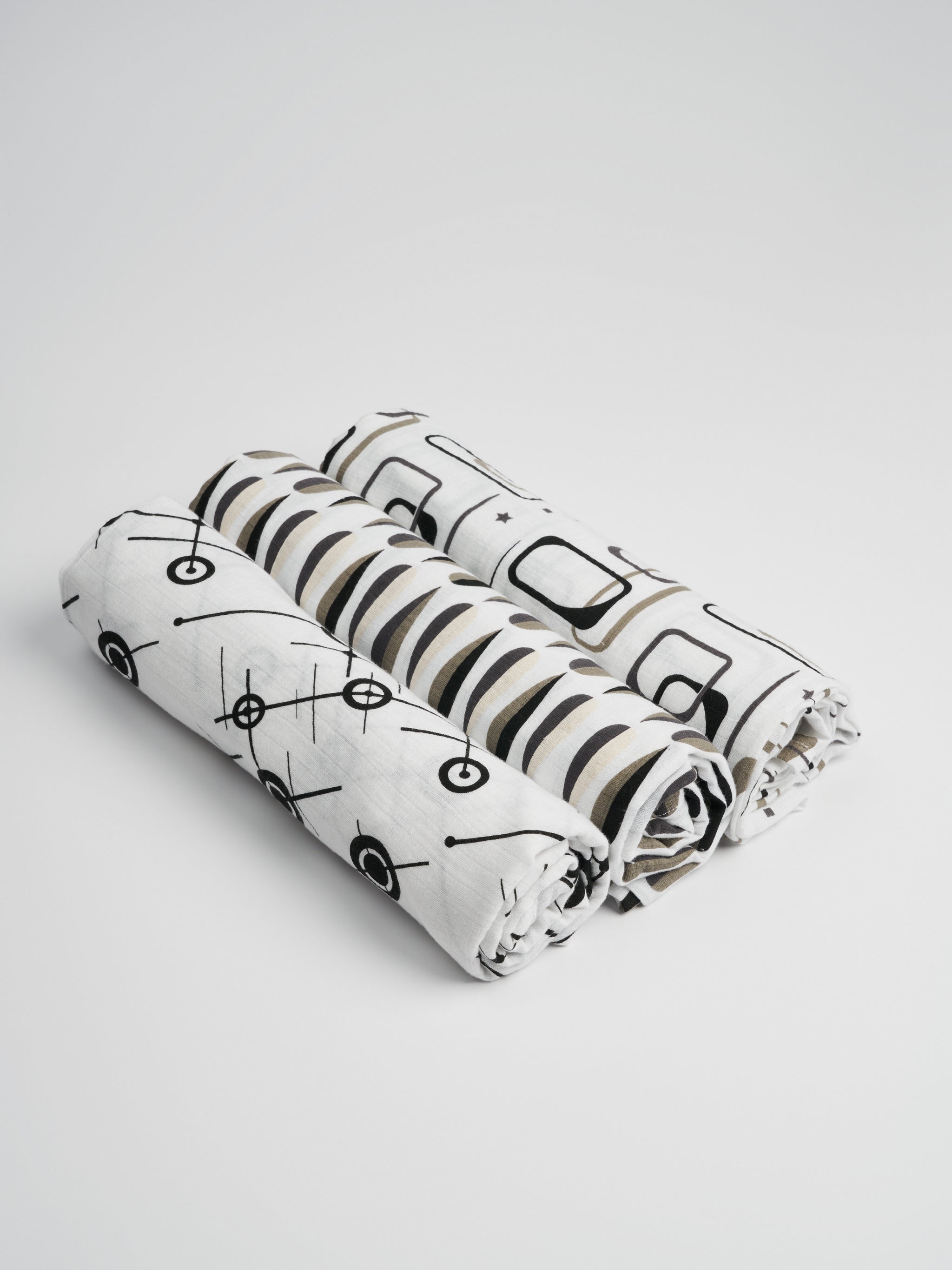 Buy Organic Muslin Cotton Baby Swaddles 3 pack Mid-Century | Color: Black and White Mixed Refurbished - $60.80 Organic Muslin Cotton Baby Swaddles 3 pack Mid-Century | Color: Black and White Mixed Refurbished - Takara (note: this is a Japanese brand, but it's possible refurbished available on Cerqular
