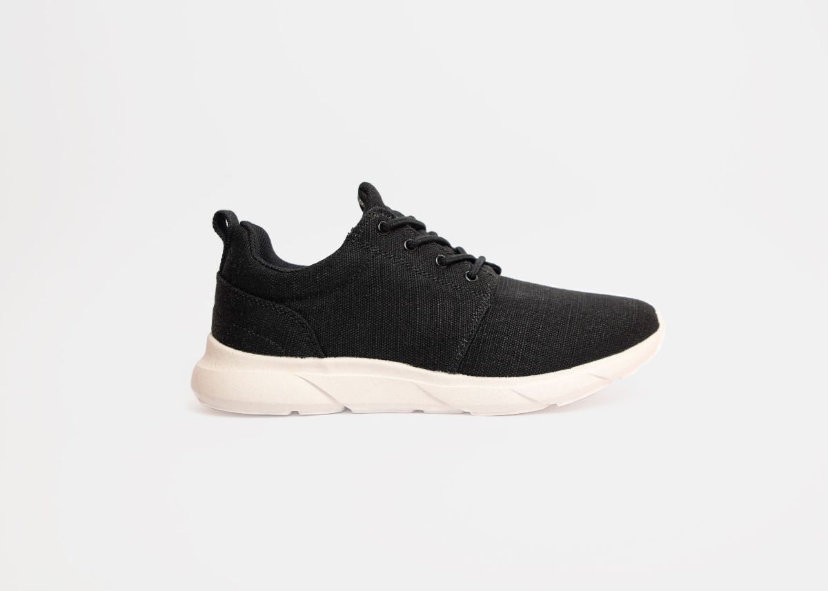 Explorer V2 for Men Black and White | Size: US M 11 | EU 44 Refurbished - 8000Kicks refurbished available on Cerqular