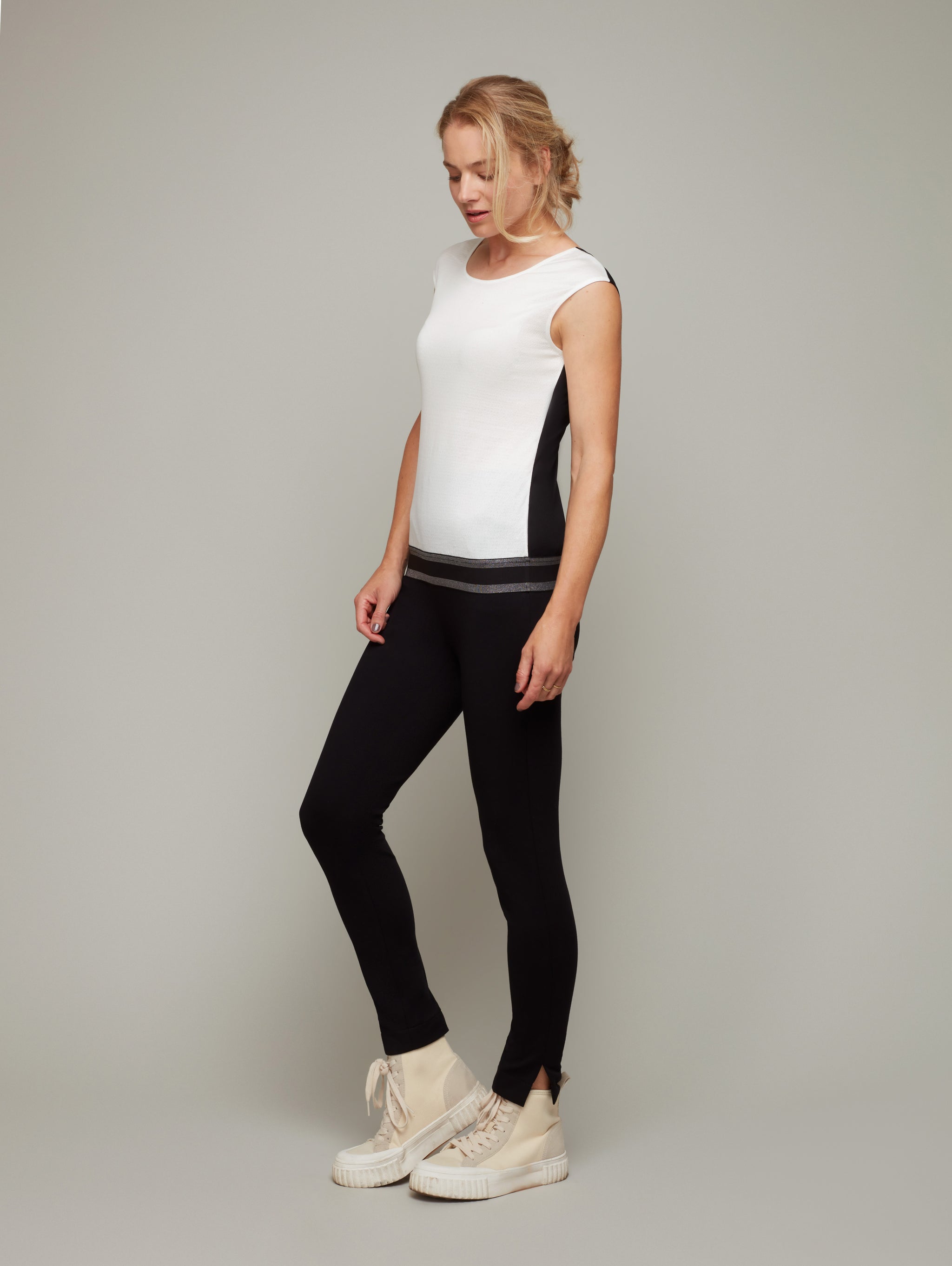 LAELIA | Detox Cotton Reversible Tank | Colour: BLACK-WHITE | Size: XS Refurbished - N/A refurbished available on Cerqular