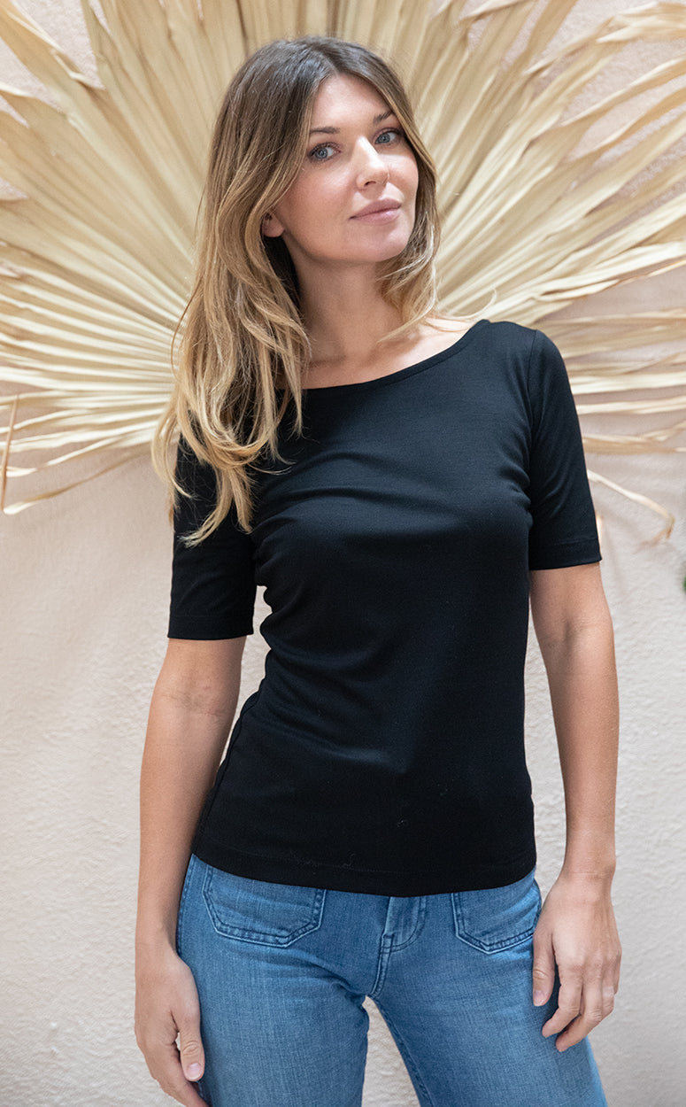 Buy T-shirt Jasmin noir | Size: S Refurbished - $61.60 T-shirt Jasmin noir | Size: S Refurbished - Avani Apparel refurbished available on Cerqular