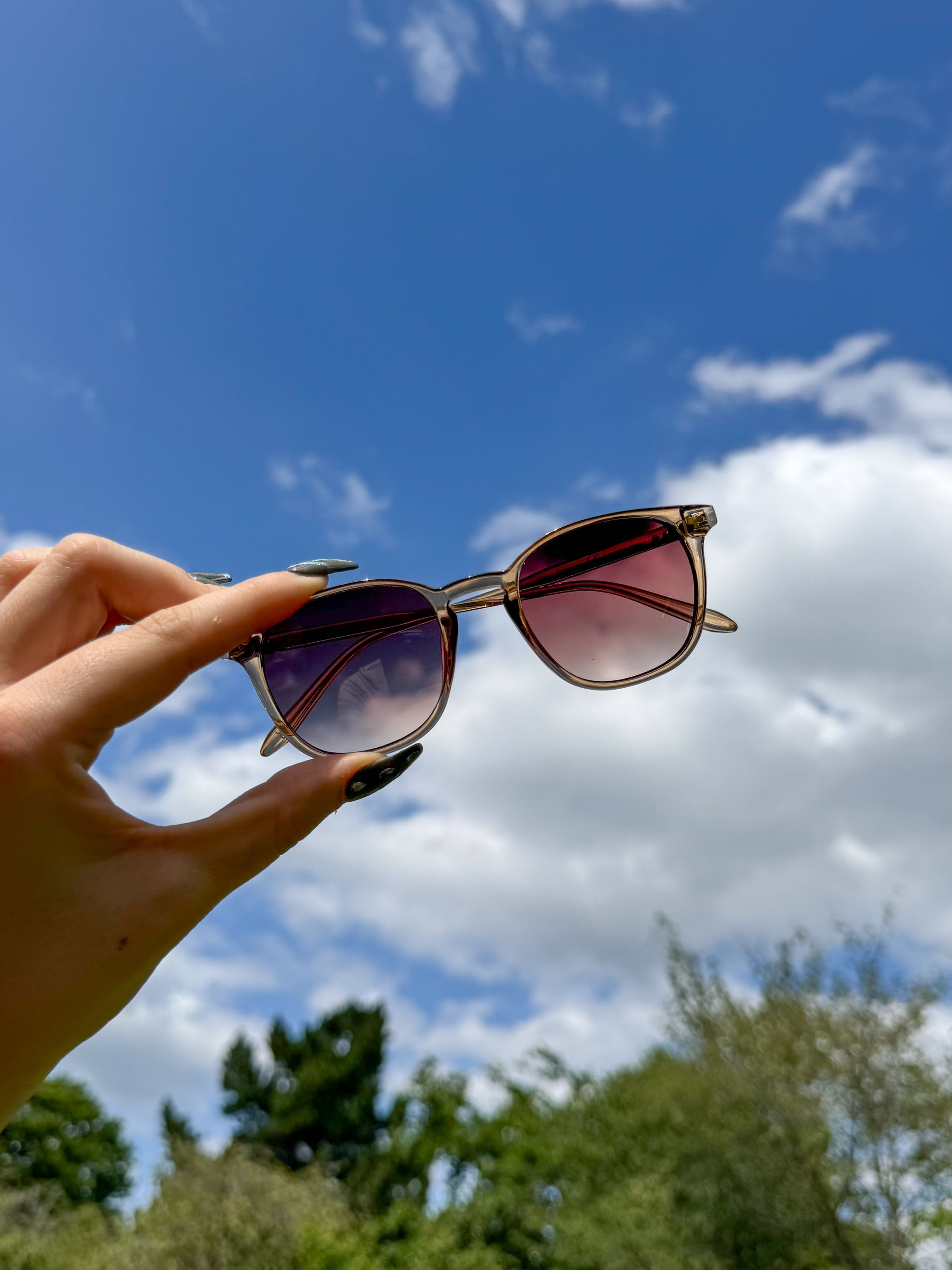 Buy London Classic Sunglasses Refurbished - $25.45 London Classic Sunglasses Refurbished - Thrifted (note: this is a term often used to describe second- refurbished available on Cerqular