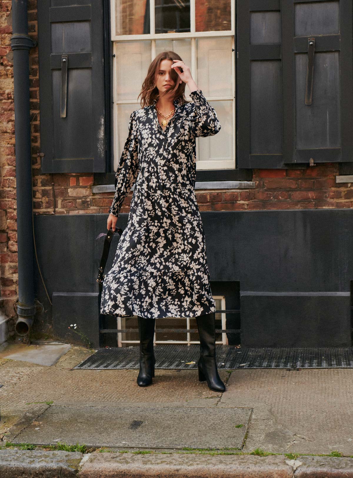 Dress Roberta Floral Noir | Color: NOIR | Size: M Refurbished - N/A (I could not find a well-known brand with this name refurbished available on Cerqular